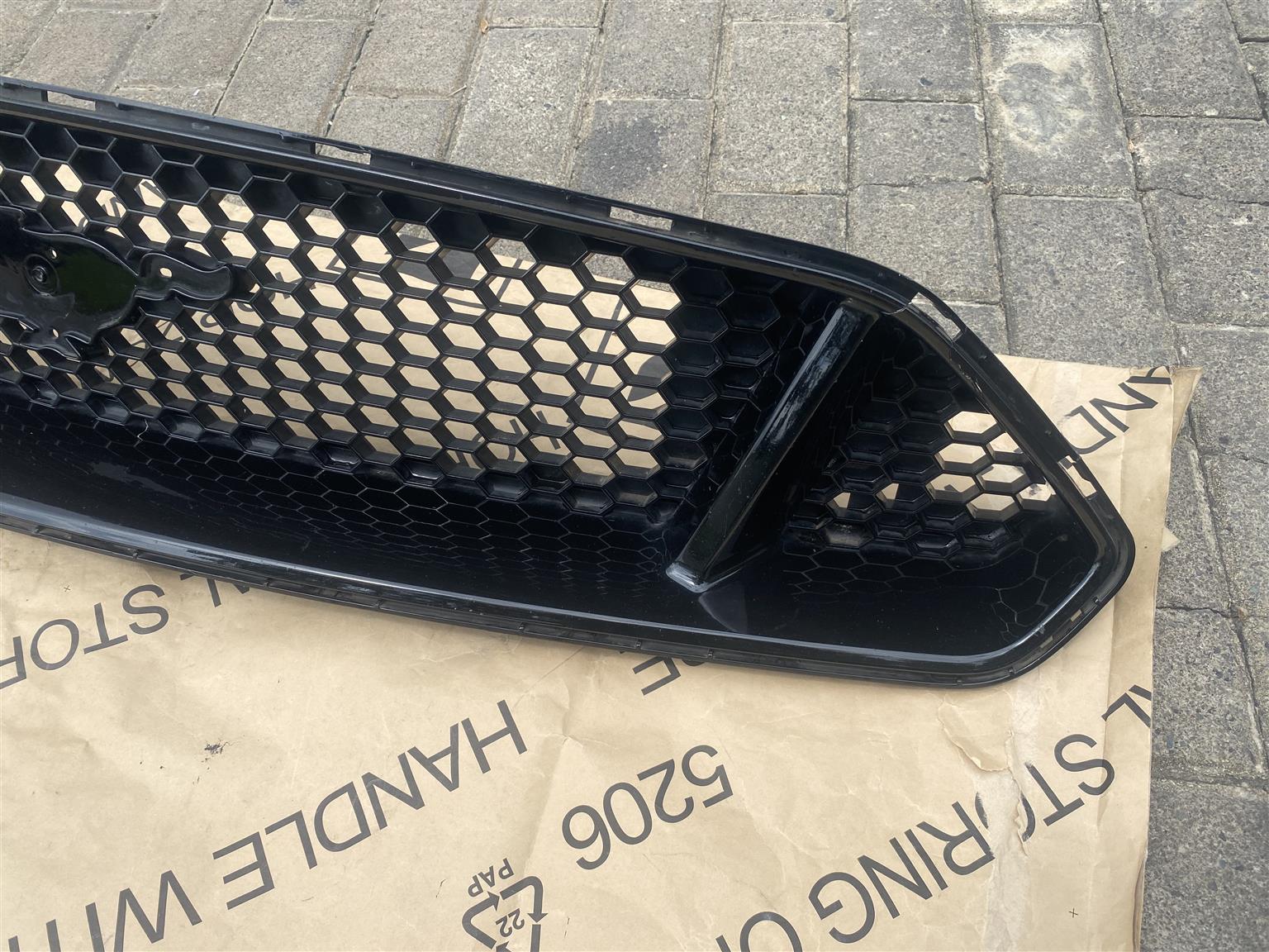 2019 FORD MUSTANG RADIATOR GRILLE FOR SALE. IN EXCELLENT CONDITION - Private Seller 2019 FORD MUSTANG RADIATOR GRILLE FOR SALE. IN EXCELLENT CONDITION - Private Seller