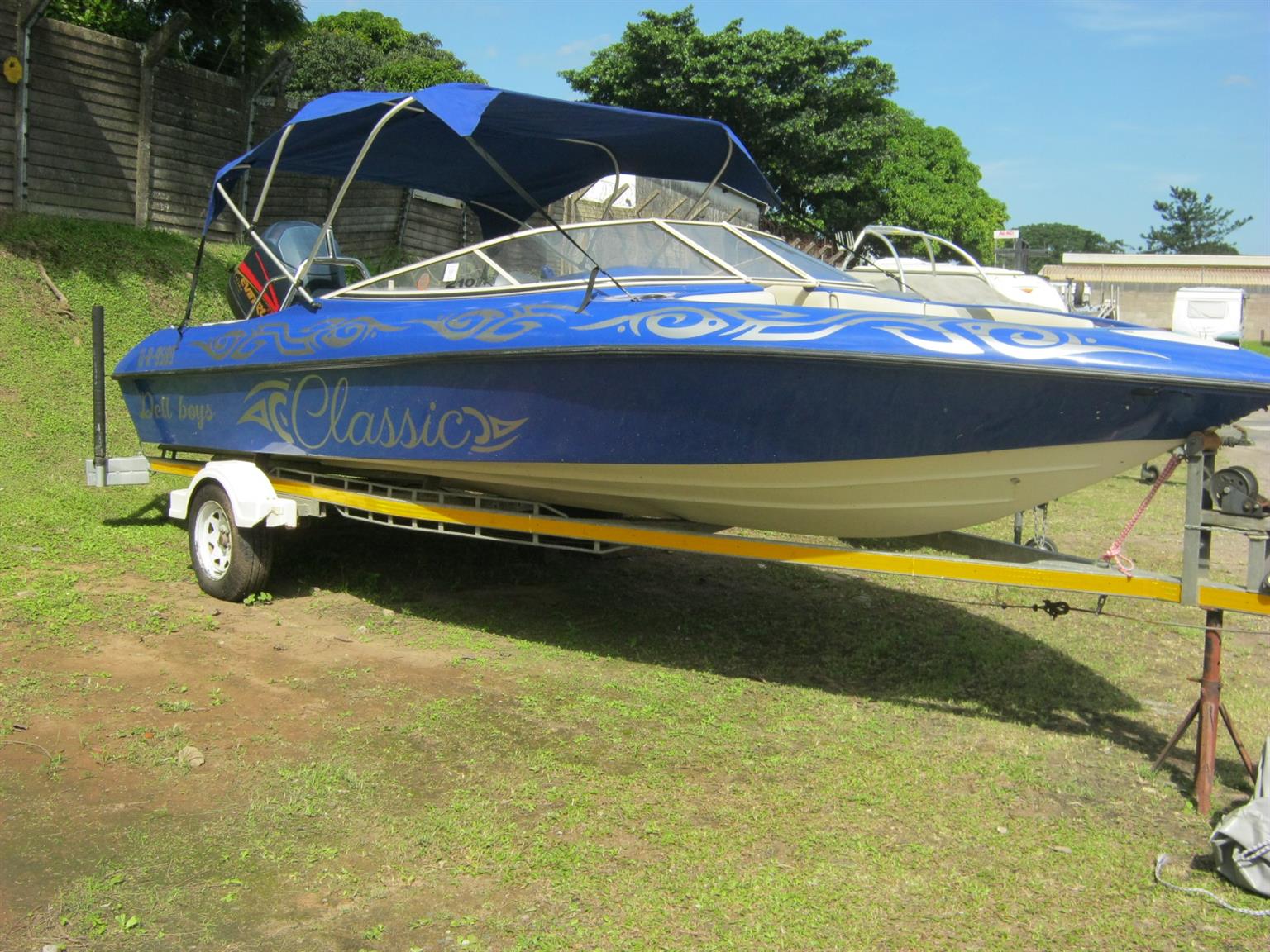 Classic 210 B/R with Evinrude 225HP (Ficht) Motor
