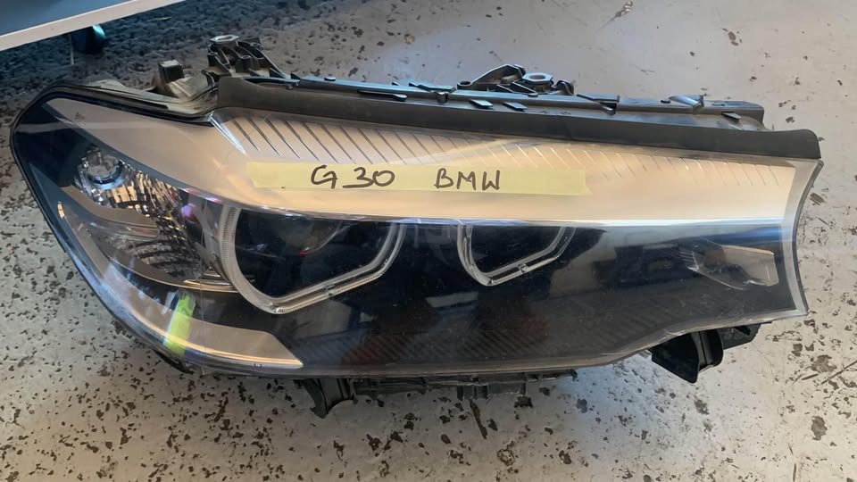 BMW G30 right headlights