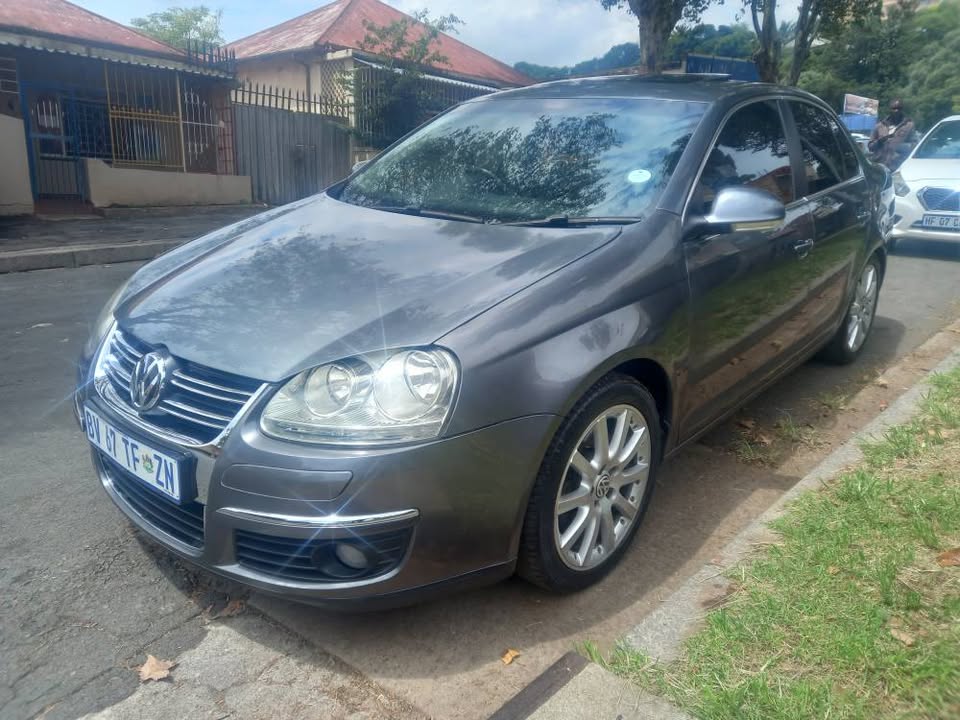 2011 VW Jetta 5 TSI 1.4 Manual, Grey, 98000kms,Leather Seats, Sunroof.