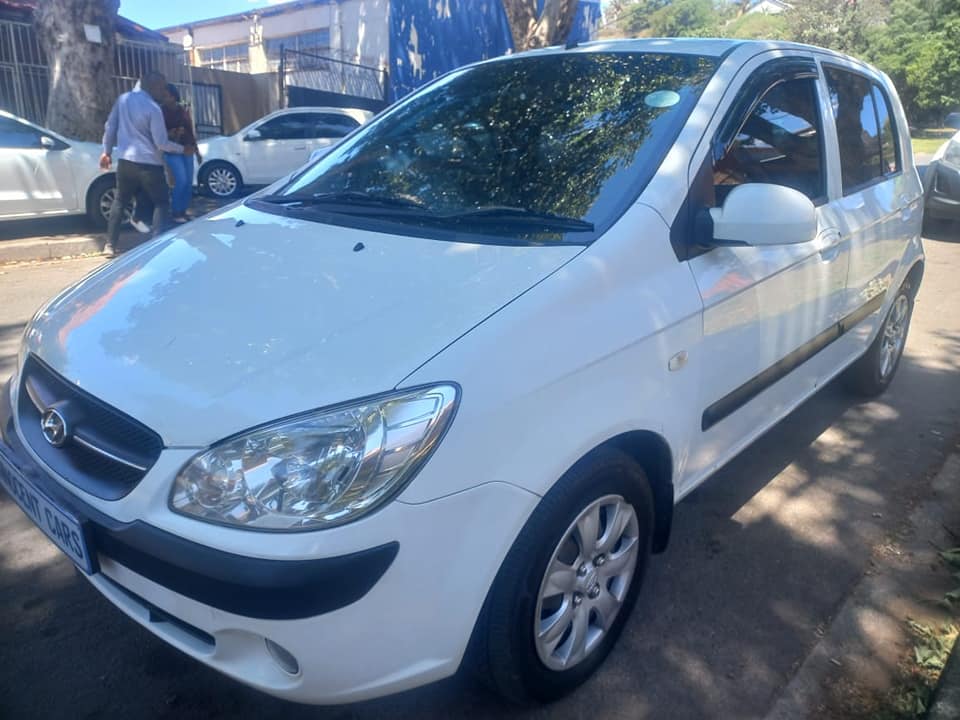 2009 HYUNDAI GETZ 1.4 PETROL, MANUAL, WHITE COLOR, MILEAGE PRICE PARE KEY.