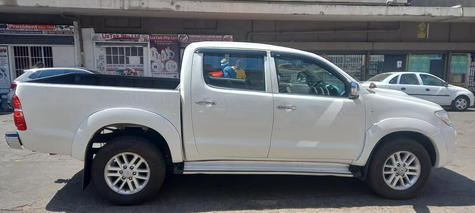 USED 2011 TOYOTA HILUX 3.0D 4D 4x4 DOUBLE CAB, MANUAL TRANSMISSION 125000KM