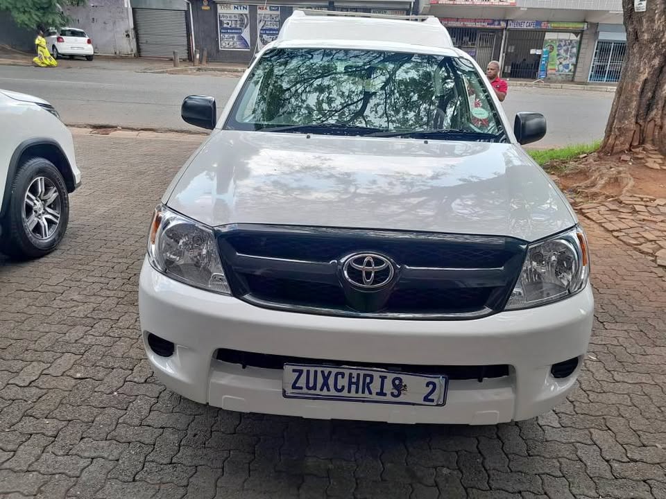 2005 TOYOTA HILUX 2.7 VVTI SINGLE CAB MANUAL WITH CANOPY 2005 TOYOTA HILUX 2.7 VVTI SINGLE CAB MANUAL WITH CANOPY