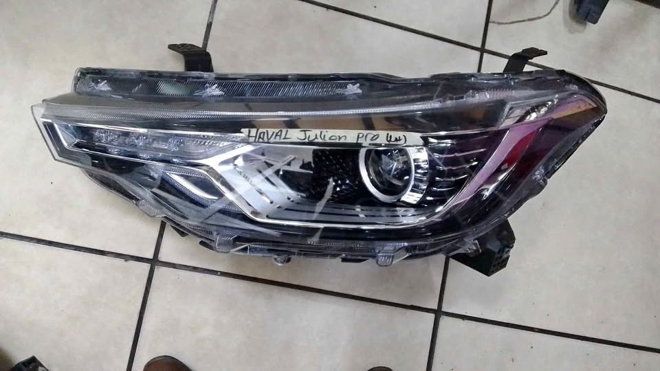 HAVAL JULION PRO HEADLIGHTS - Private Seller HAVAL JULION PRO HEADLIGHTS - Private Seller