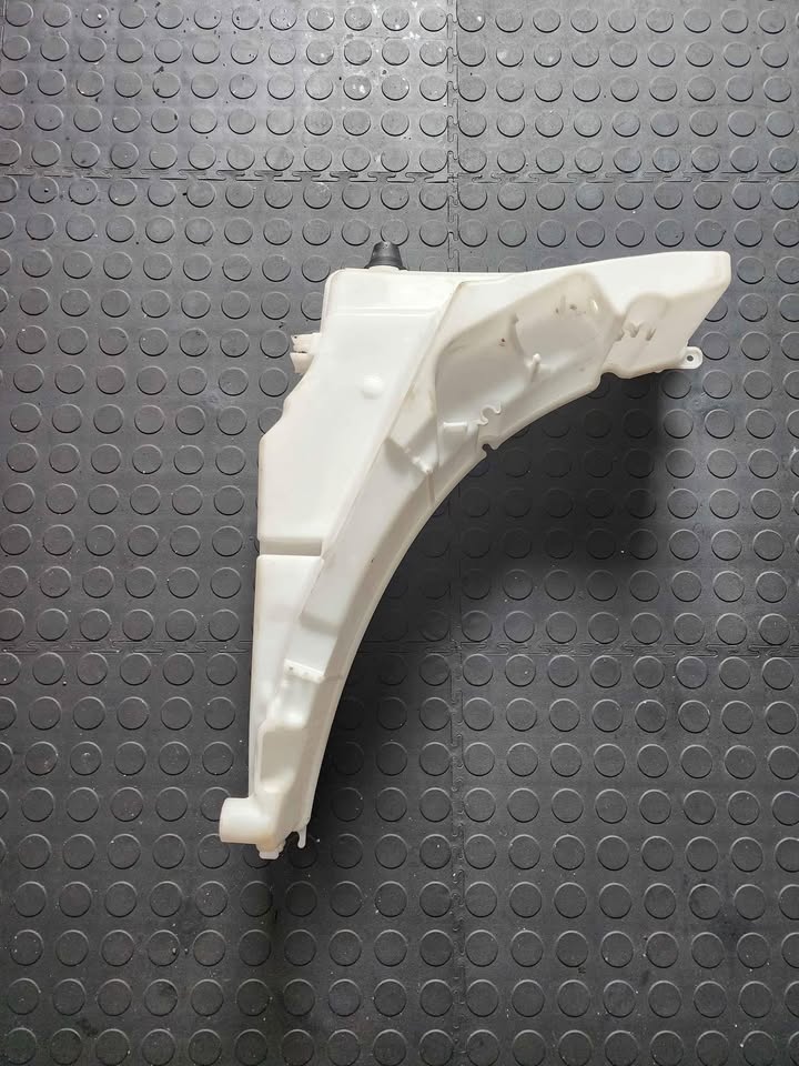 RANGE ROVER WASHER BOTTLE - Private Seller