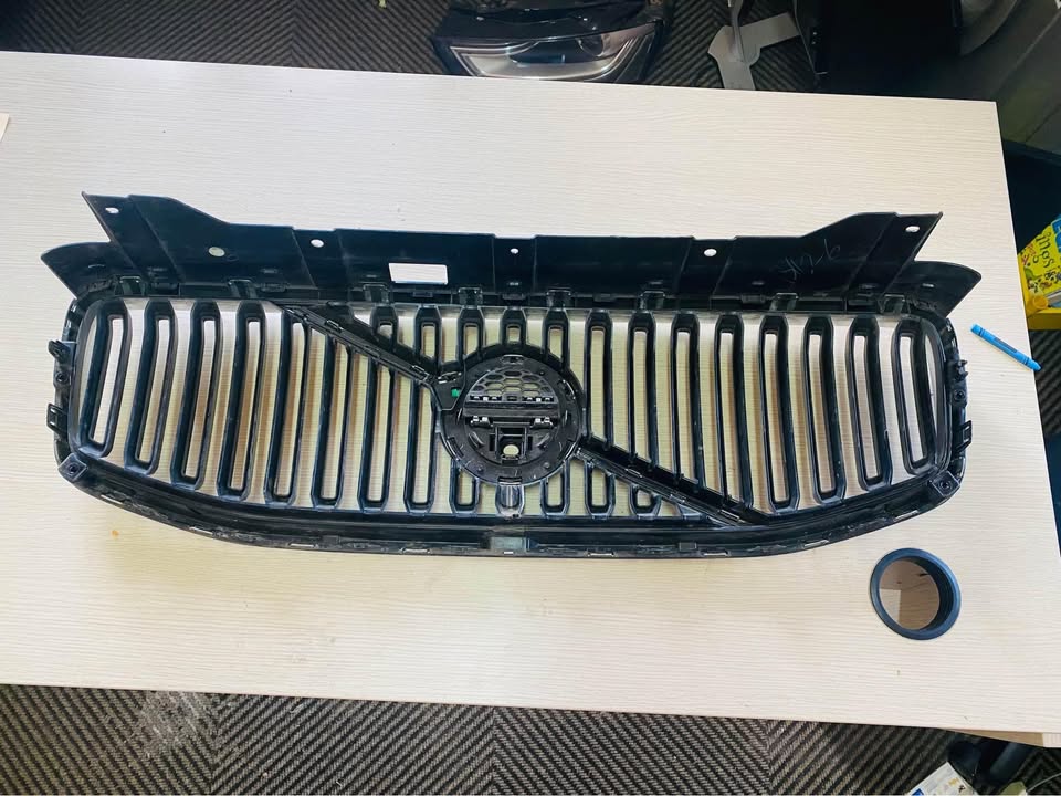 2020 Volvo xc60 main grille for sale