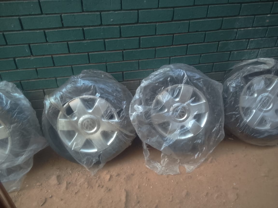 Vw caddy mags and tires - Private Seller
