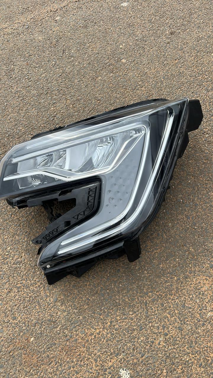 2024 Mahindra SUV700  AX7 LH complete headlamp - Private Seller