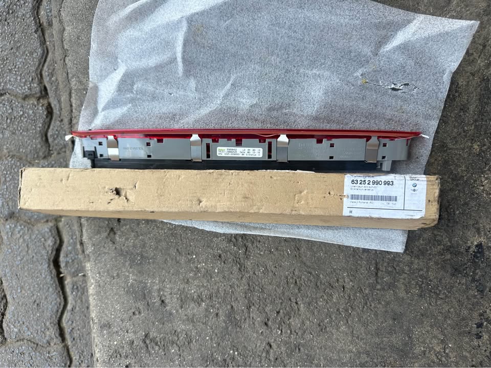 BMW X1 E84 brand new oem tailgate break light - Private Seller BMW X1 E84 brand new oem tailgate break light - Private Seller