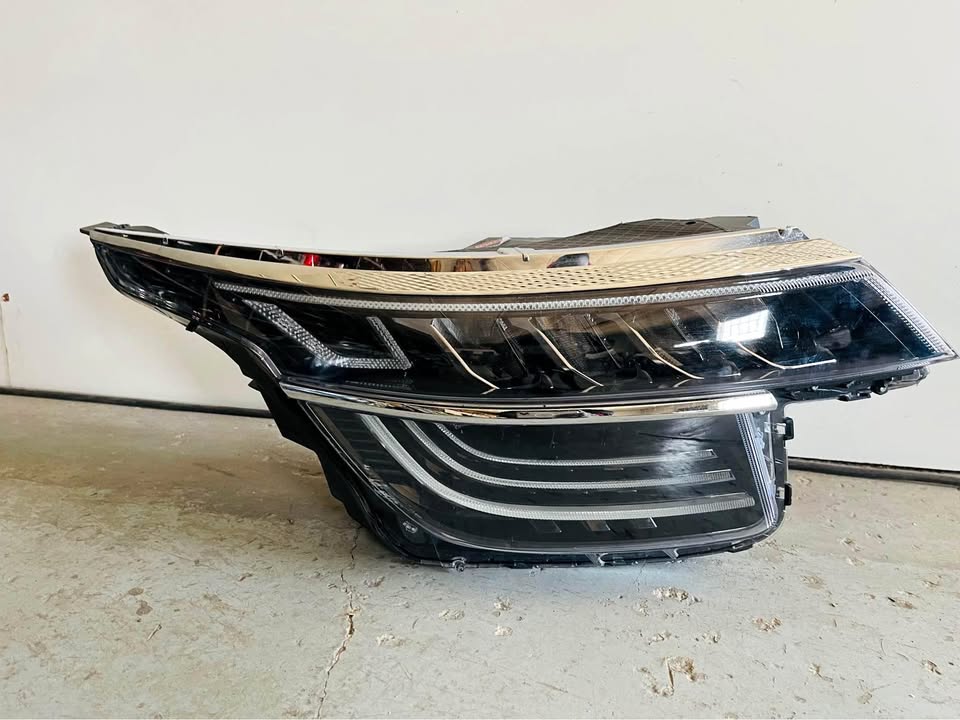 KIA SELTOS FULL LED HEADLIGHT - Private Seller KIA SELTOS FULL LED HEADLIGHT - Private Seller