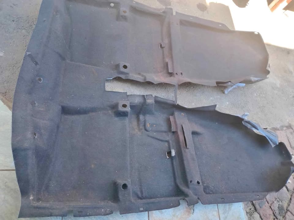 2012 Hyundai i20 flow carpet for sale WhatsApp or cell - Private Seller