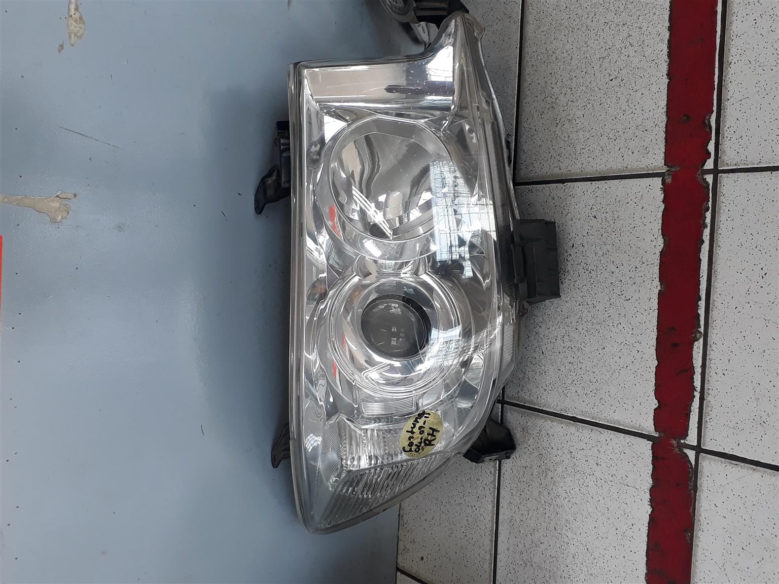 Toyota Fortuna Projector headlight - Private Seller
