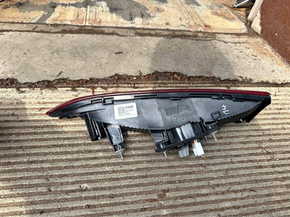 HYUNDAI KONA MK1 Inner Right Side Tailgate Tail Light - Private Seller HYUNDAI KONA MK1 Inner Right Side Tailgate Tail Light - Private Seller