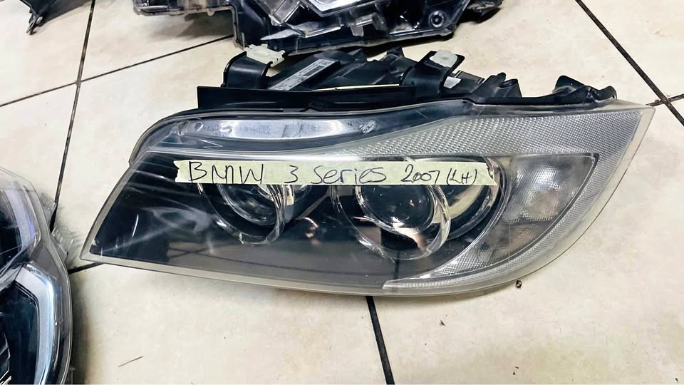 BMW 3 Series E90 headlight 2007 - Private Seller BMW 3 Series E90 headlight 2007 - Private Seller