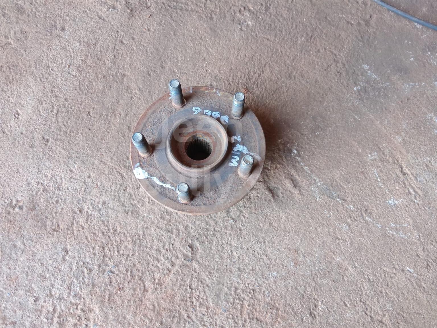 Jeep Grand Cherokee WK2 (Used) Wheel Hub - Private Seller Jeep Grand Cherokee WK2 (Used) Wheel Hub - Private Seller