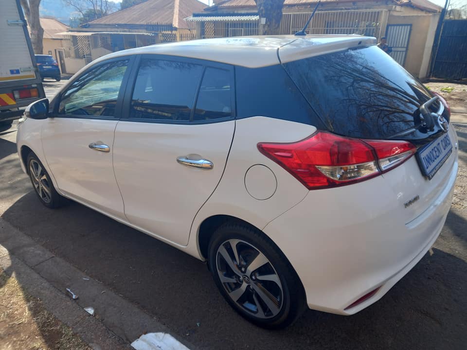 2018 TOYOTA YARIS HATCHBACK 1.5 ENGINE PETROL, AUTOMATIC, WHITE COLOR