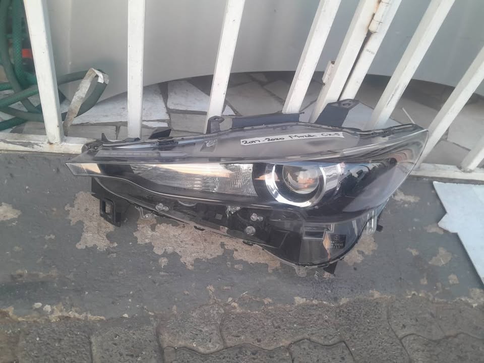 2017-2020 MAZDA CX5 LEFT SIDE HEADLIGHT FOR SALE
