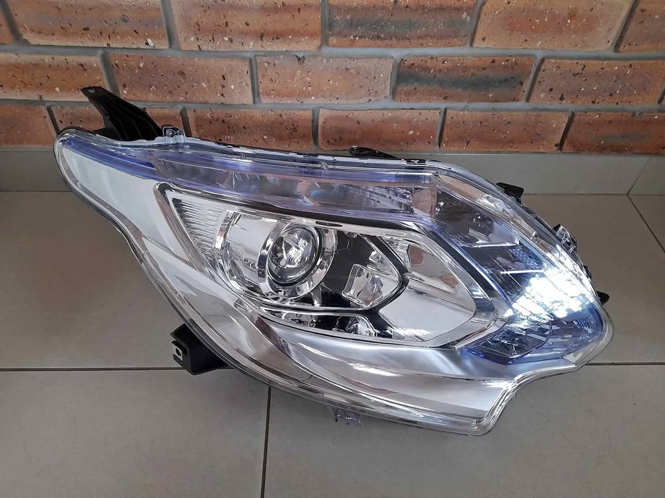 MITSUBISHI TRITON 17 ON BRAND NEW HEADLIGHTS FORSALE