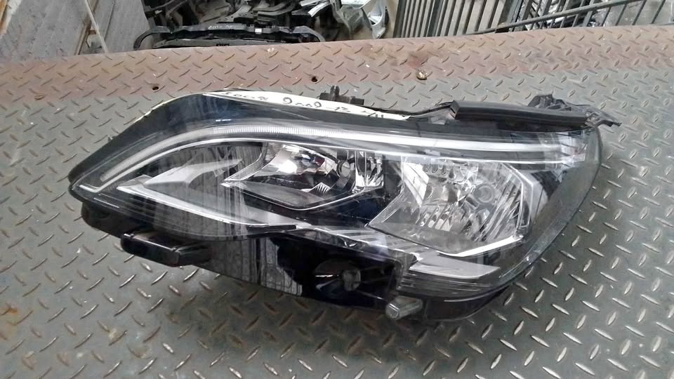 Peugeot 3008 headlights - Private Seller
