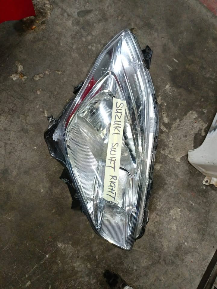 Suzuki Swift Right Headlight - Private Seller Suzuki Swift Right Headlight - Private Seller