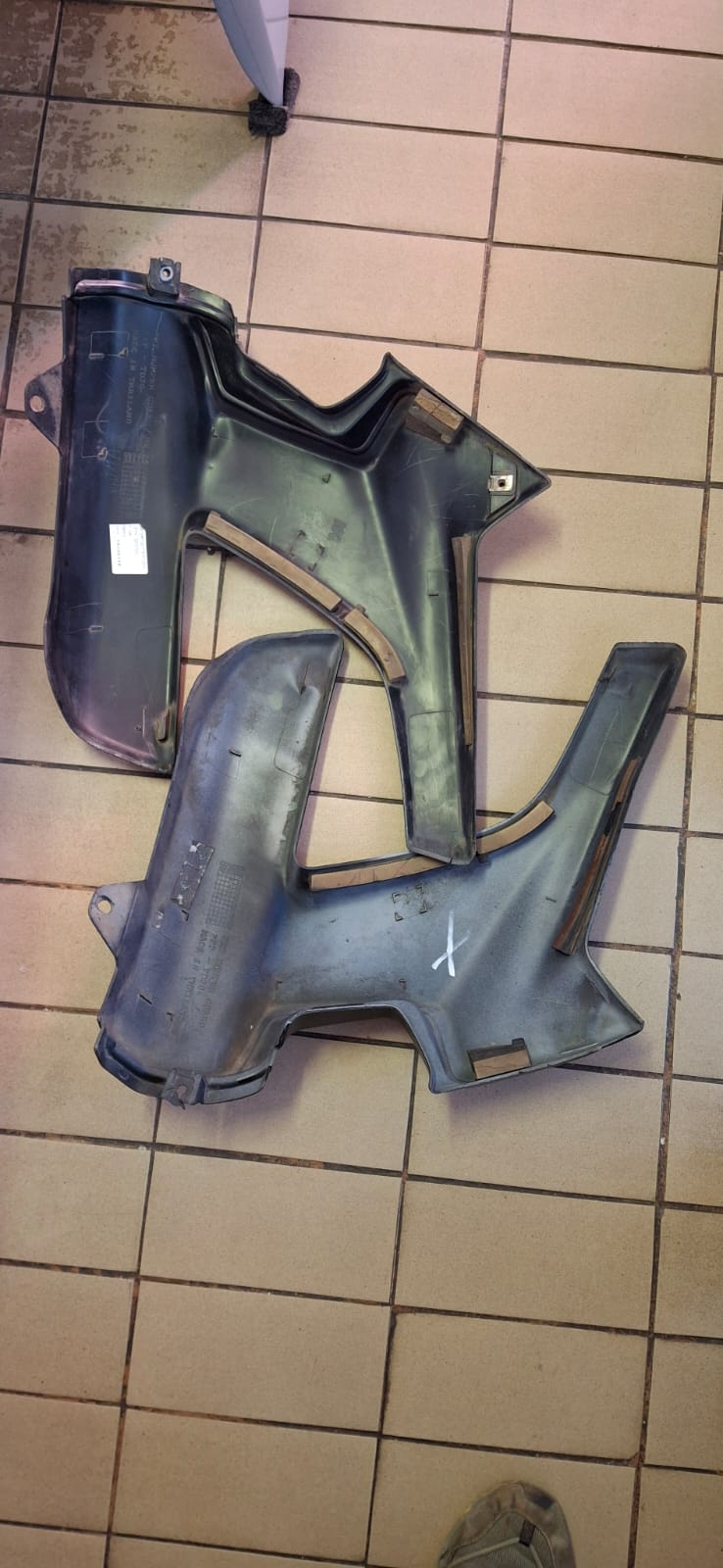 2019 ISUZU D MAX FRONT BUMPER MOULDING LEFT AND RIGHT FOR SALE IN GOOD CONDITION - Private Seller 2019 ISUZU D MAX FRONT BUMPER MOULDING LEFT AND RIGHT FOR SALE IN GOOD CONDITION - Private Seller