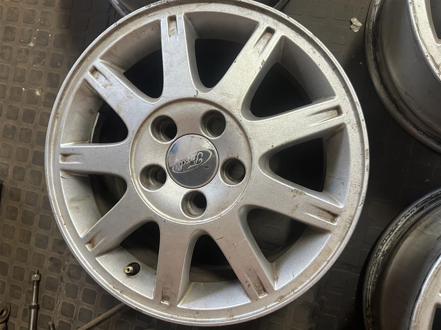 Ford Focus allow wheels original - Private Seller Ford Focus allow wheels original - Private Seller