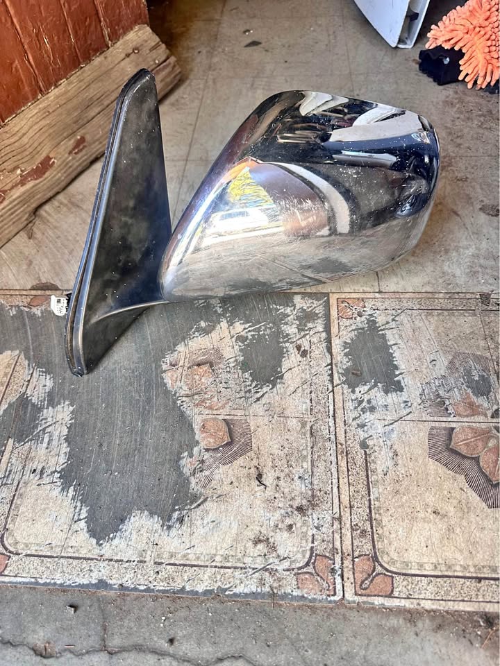 Toyota Prado left electric chrome mirror - Private Seller Toyota Prado left electric chrome mirror - Private Seller
