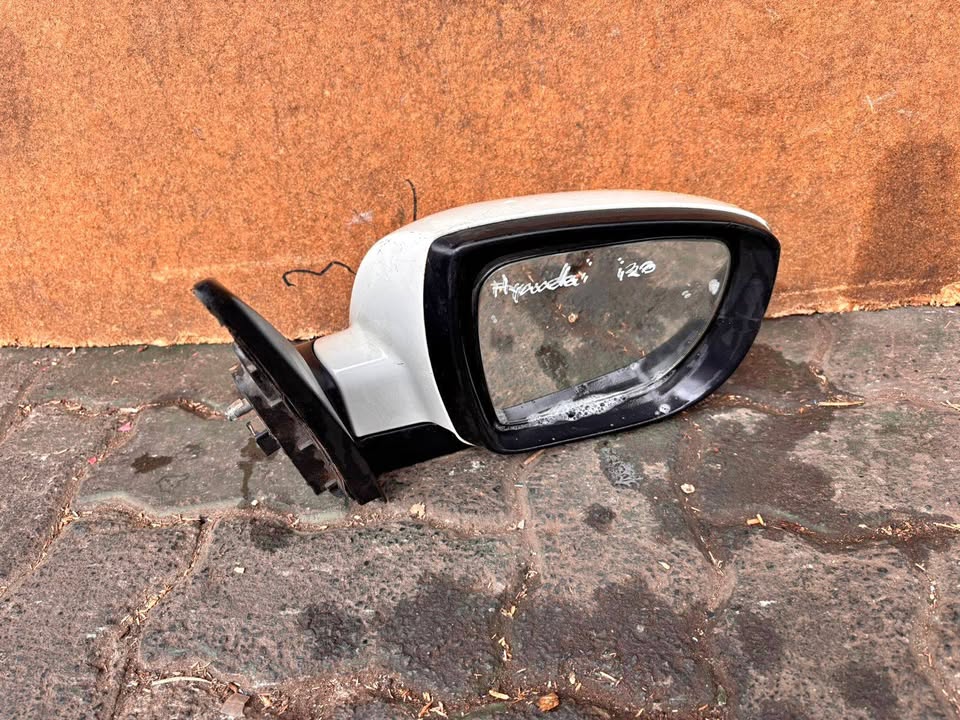 Hyundai ix35 Mirror - Private Seller Hyundai ix35 Mirror - Private Seller