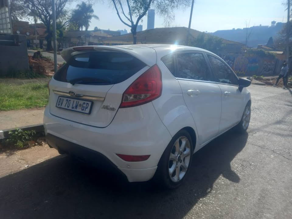 2012 Ford Fiesta 1.6 Petrol, Manual, White, 92000km R90,000 Leather seats