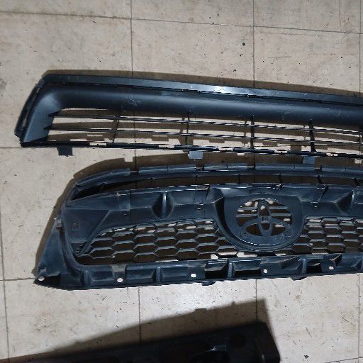 Toyota hilux grill - Private Seller