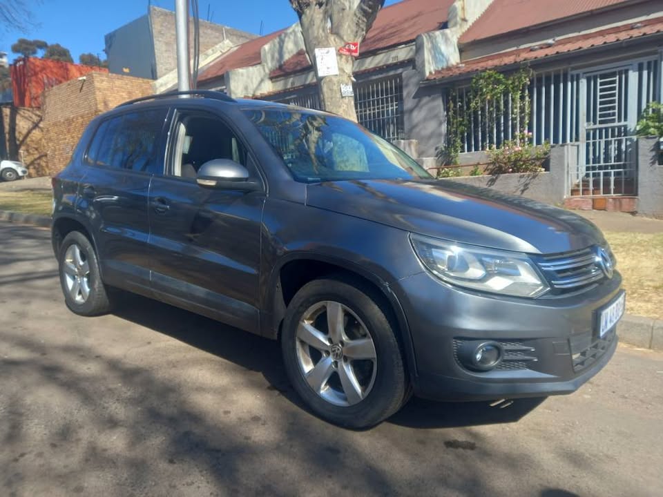 2014 VW Tiguan 2.0 Tsi Blue Motion Petrol, Manual, Grey, 75000kms
