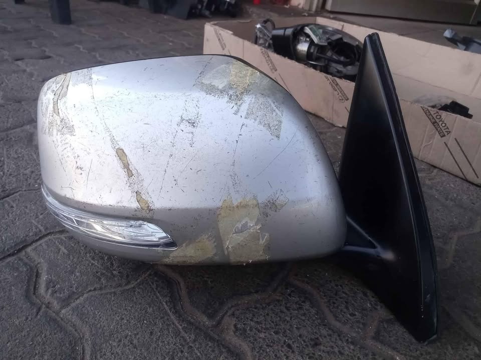 Toyota land cruiser side mirror