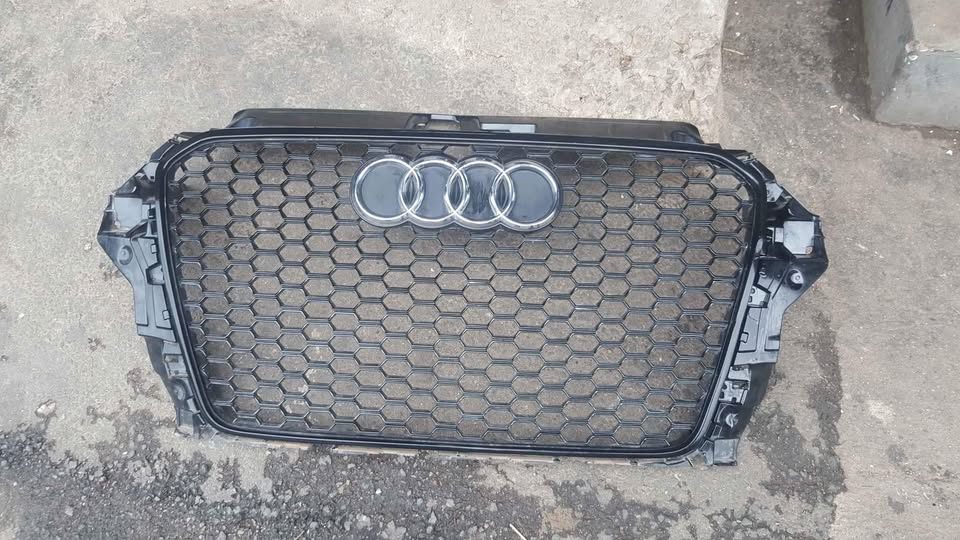AUDI RS5 GRILL - Private Seller AUDI RS5 GRILL - Private Seller
