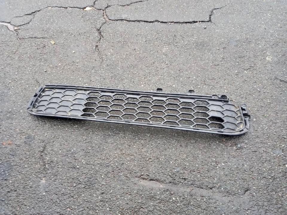 2011 - 2014 Chevrolet Cruz Front Lower bumper Grille - Private Seller 2011 - 2014 Chevrolet Cruz Front Lower bumper Grille - Private Seller