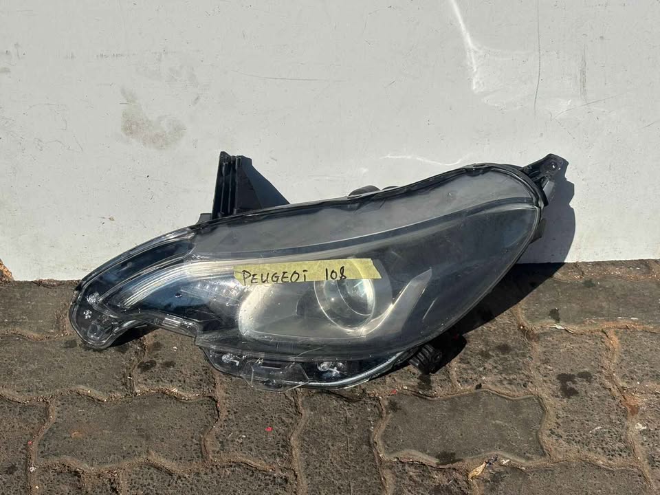 Peugeot 108 headlight - Private Seller Peugeot 108 headlight - Private Seller