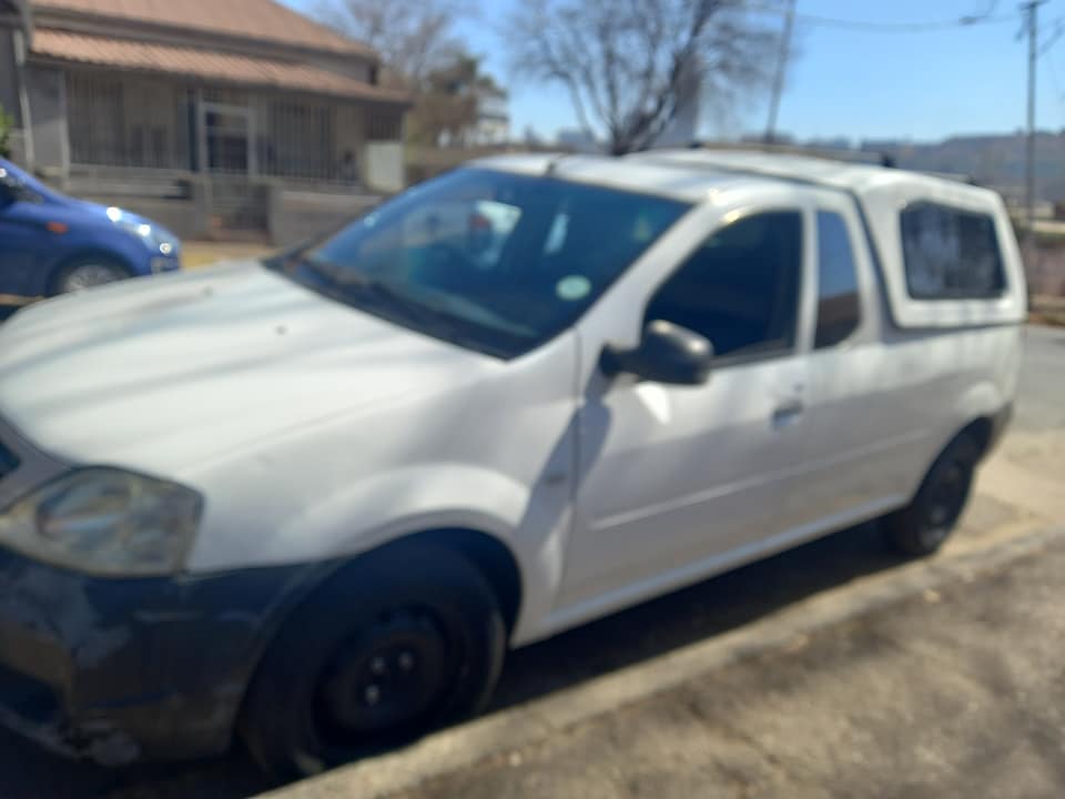 2014 NISSAN NP200 BAKKIE 1.5 ENGINE DIESEL, MANUAL, CANOPY, WHITE COLOR, MILEAGE 80000KMS
