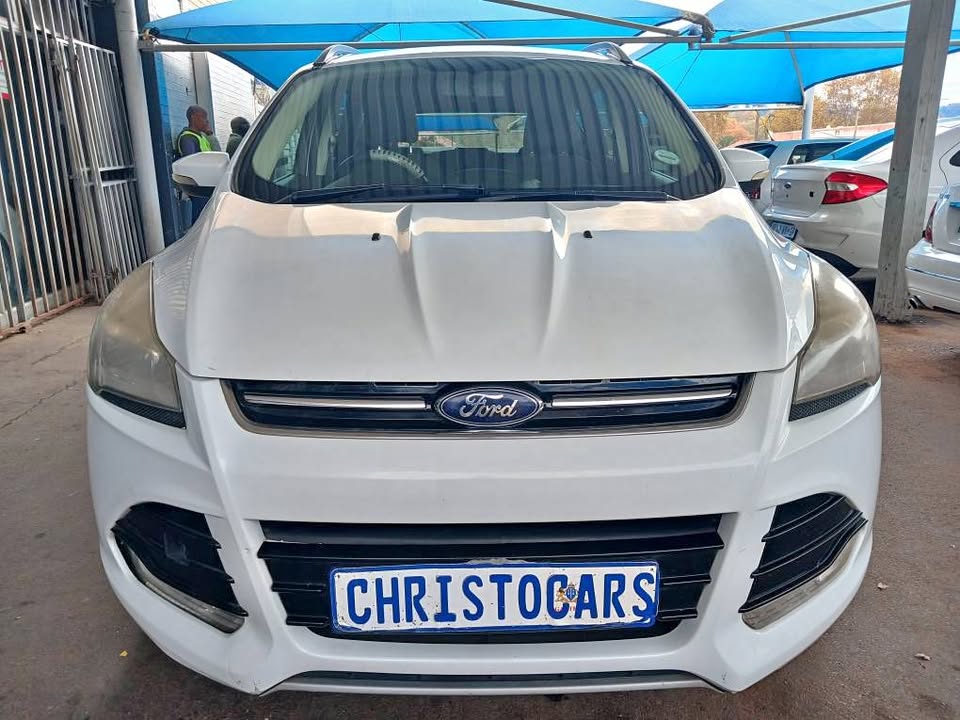 2014 model Ford Kuga Eco-bost Titanium hatchback Manuel Transmission petrol 1.5 engine capacity