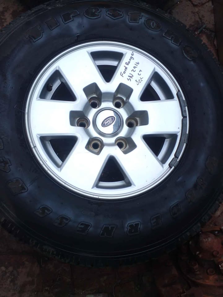 Ford renger XLT megs n tyer size 254/75/15 - Private Seller