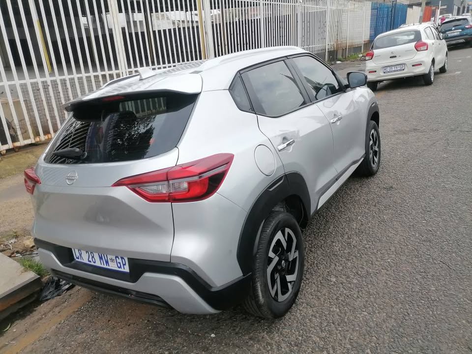 2021 Nissan Magnite 1.0 SUV Turbo with a Nice interior seat and Service book and Reserve Camera