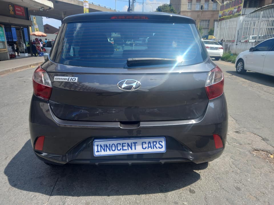 2023 HYUNDAI i10 GRAND 1.0 PETROL, MANUAL TRANSMISSION, GREY COLOUR, MILEAGE 8000KM