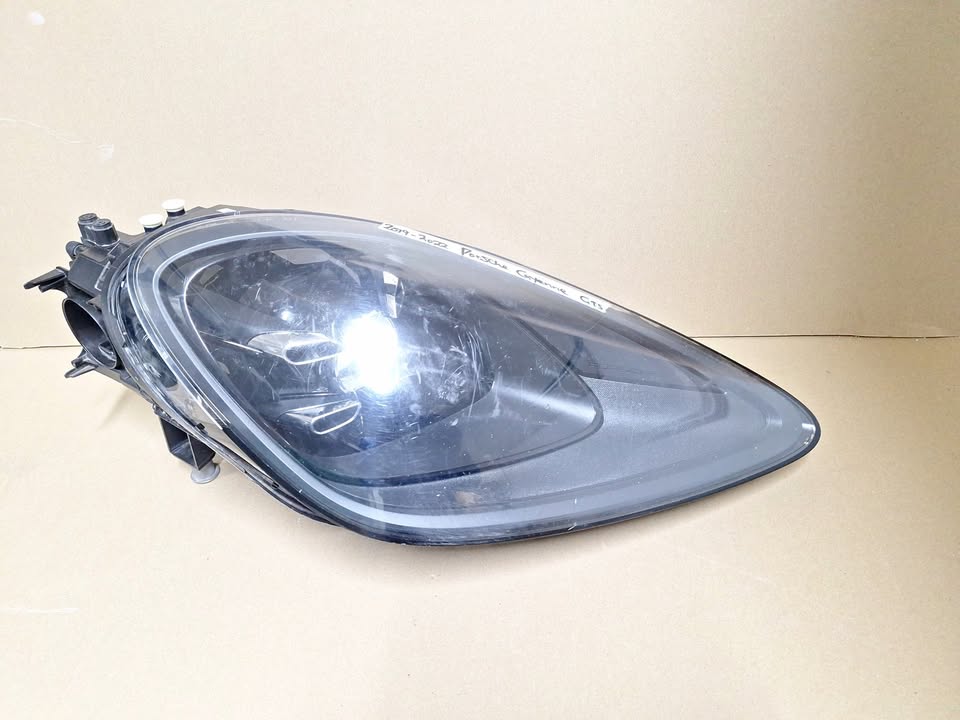 Porsche Cayenne GTS RHS LED Xenon Headlight (2019 - 2022) - Private Seller Porsche Cayenne GTS RHS LED Xenon Headlight (2019 - 2022) - Private Seller