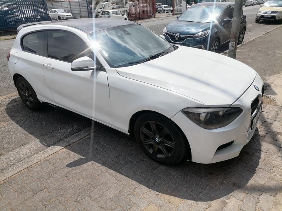 2013 BMW i18 F20 Automatic Hatchback with a leather seat