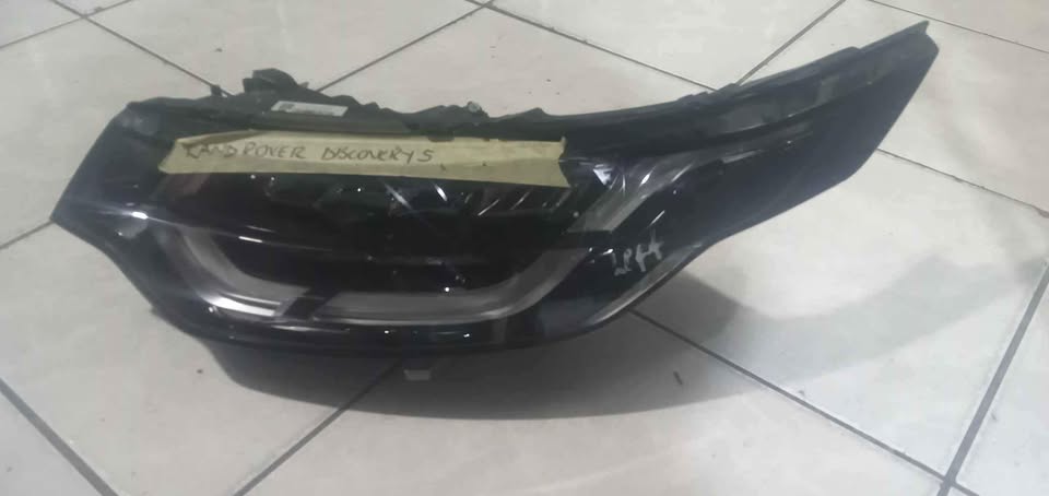 LAND ROVER DISCOVERY 5 2017 HEADLIGHT LHS - Private Seller