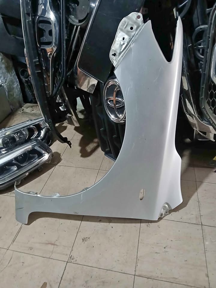Toyota quest fender - Private Seller Toyota quest fender - Private Seller