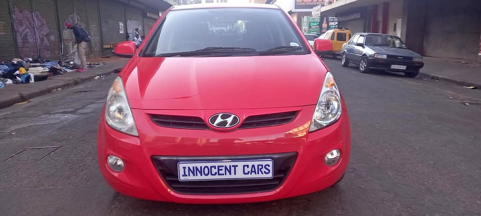 2013 HYUNDAI i20 1.4 ENGINE HATCHBACK, MANUAL  RED COLOUR, 82000KM USED EXCELLENT DRIVE