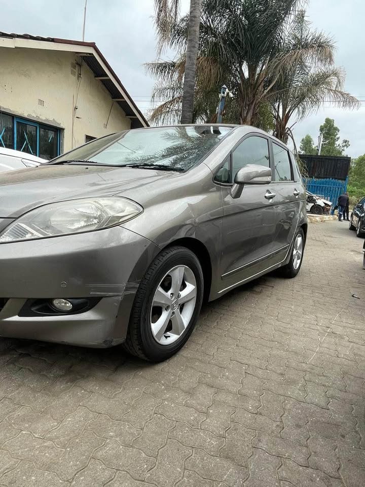 HONDA FRV FOR SPARES - Private Seller