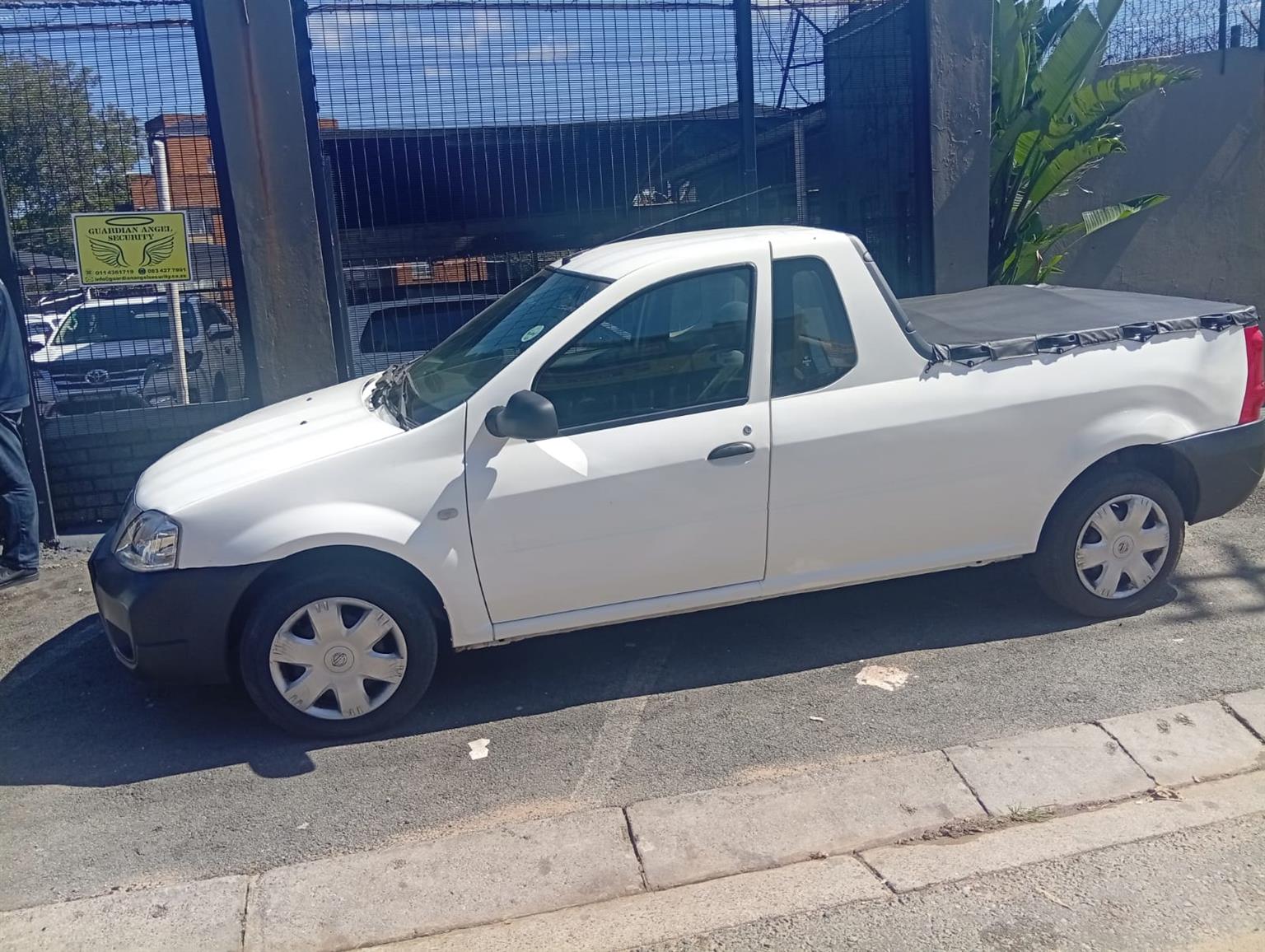 2018 Nissan NP200 1.6i AirCon SingleCab Bakkie Manual Cloth Seats Good