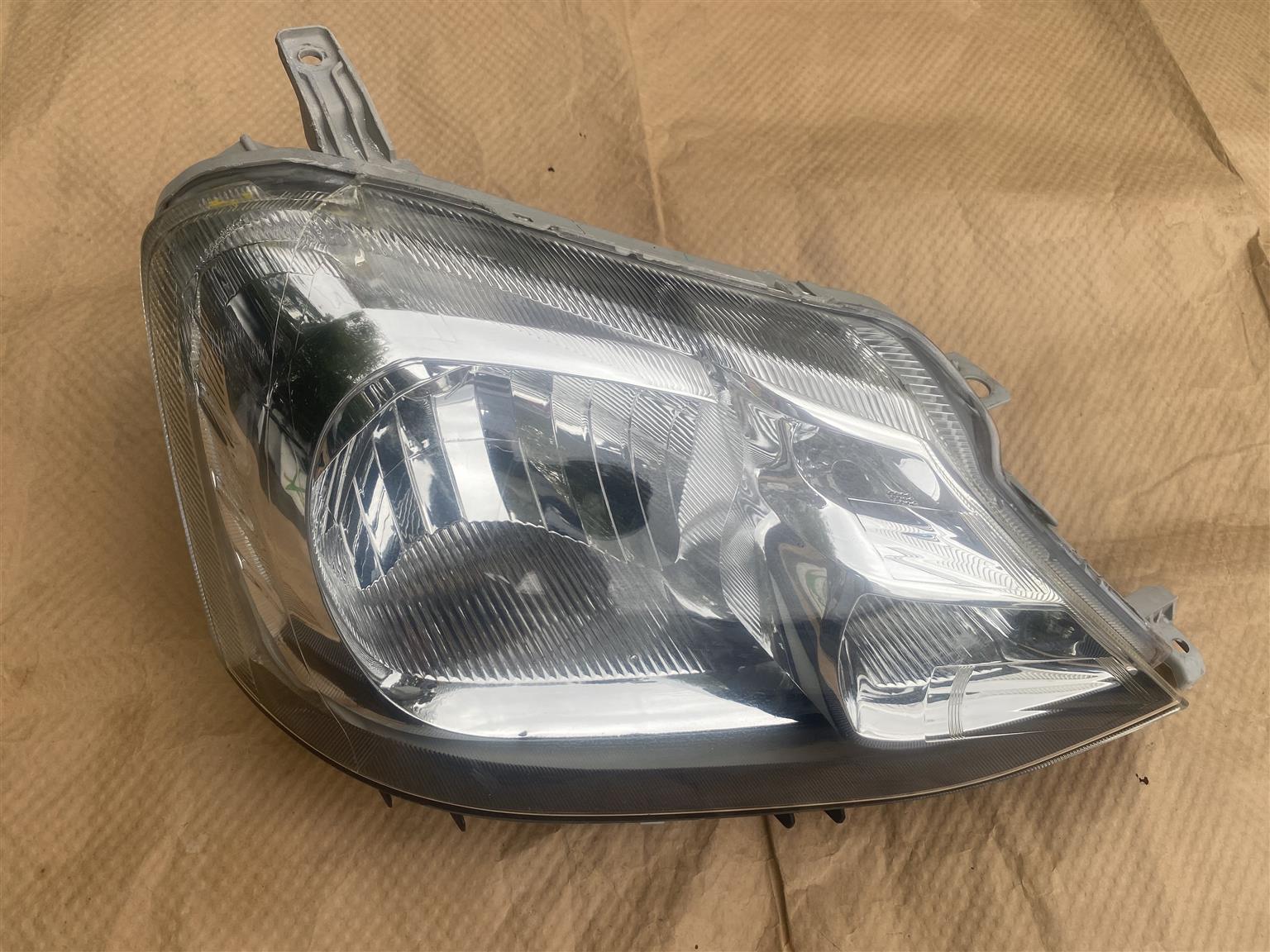 2018 TOYOTA ETIOS HEADLIGHT RIGHT SIDE FOR SALE. IN PRISTINE CONDITION