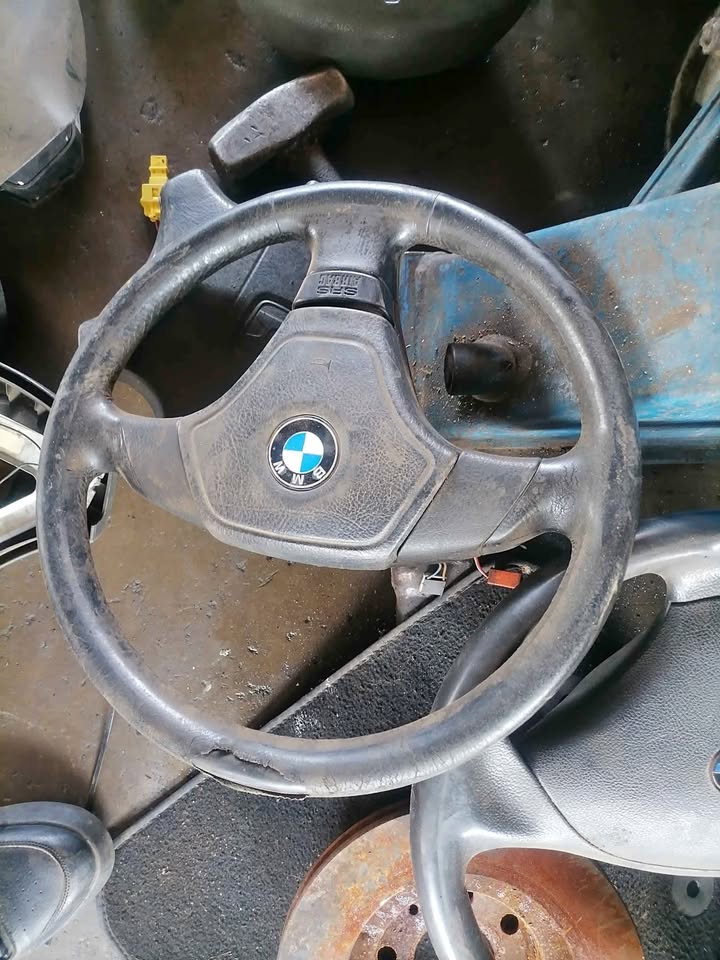 Bmw E36 steering wheel - Private Seller