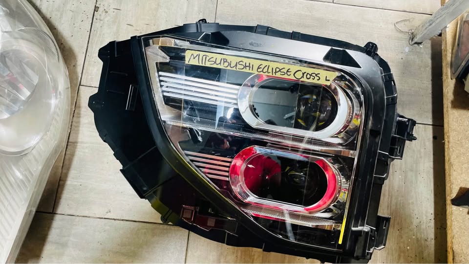 Mitsubishi Eclipse Cross headlight - Private Seller Mitsubishi Eclipse Cross headlight - Private Seller